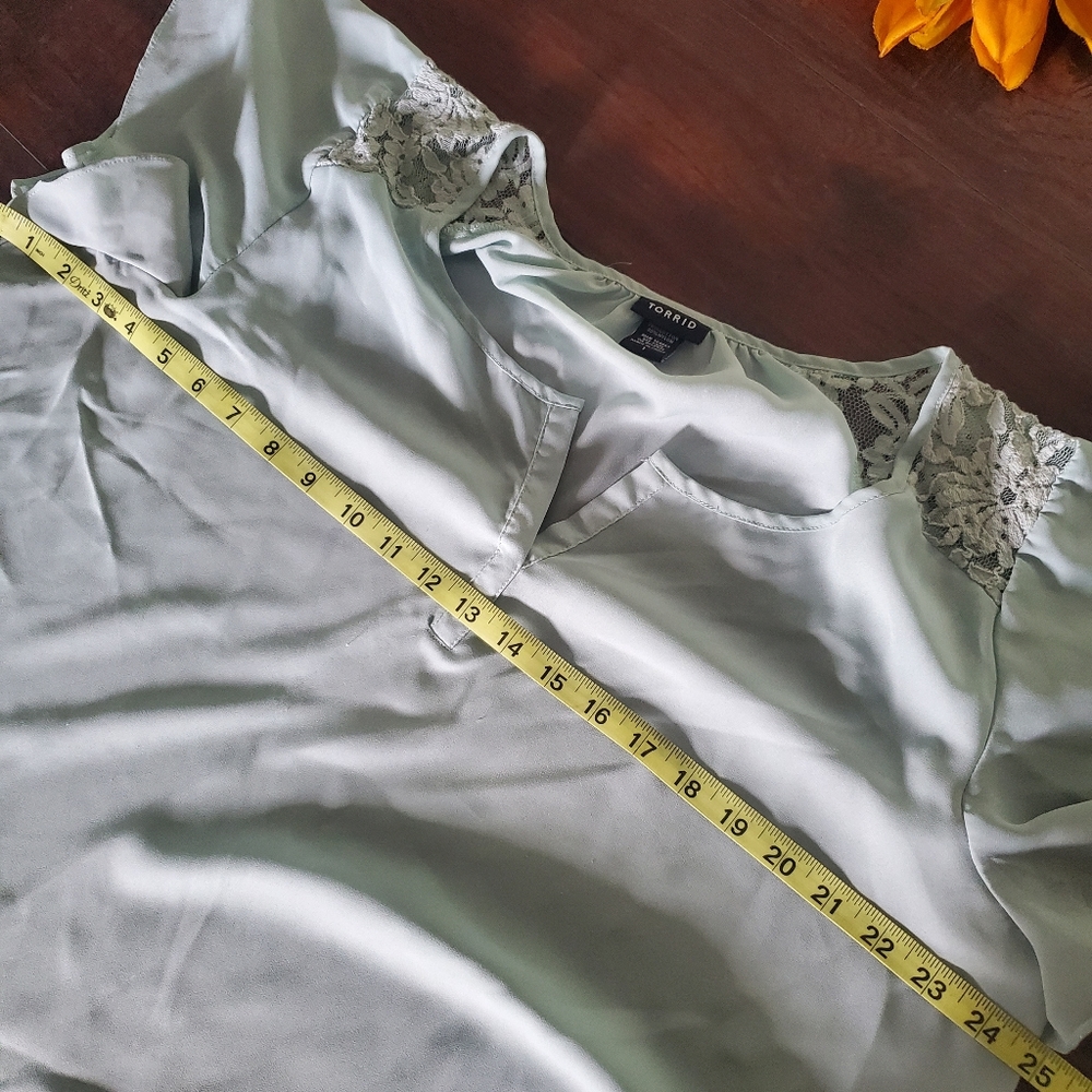 TORRID GREEN TOP - Picture 7 of 7
